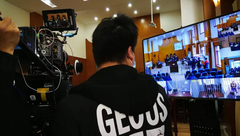 AI生成VS人工创意——芒市广告片拍摄公司的技术浪漫主义实践